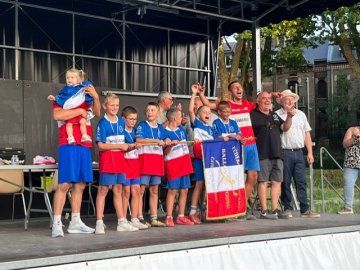 Finale du Championnat de France de Ballon au Poing 2025 : Beauquesne triomphe à Amiens